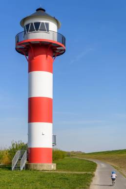 Altes Land, Leuchtturm, Elbe,kleiner Junge auf den Fahrrad