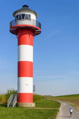 Altes Land, Leuchtturm, Elbe,kleiner Junge auf den Fahrrad