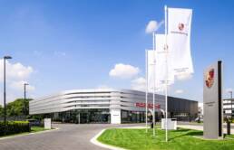 Architekturaufnahme des Porsche Zentrums in Lüneburg fotografiert von Thorsten Scherz