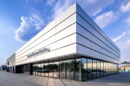 Architekturaufnahme des Porsche Zentrums in Lüneburg fotografiert von Thorsten Scherz