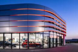 Architekturaufnahme des Porsche Zentrums in Lüneburg fotografiert von Thorsten Scherz